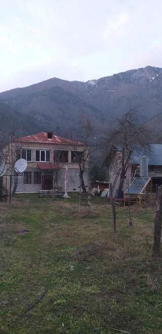 Отели типа «постель и завтрак» Dandalo Батуми Просторный двухместный номер с 2 отдельными кроватями-1